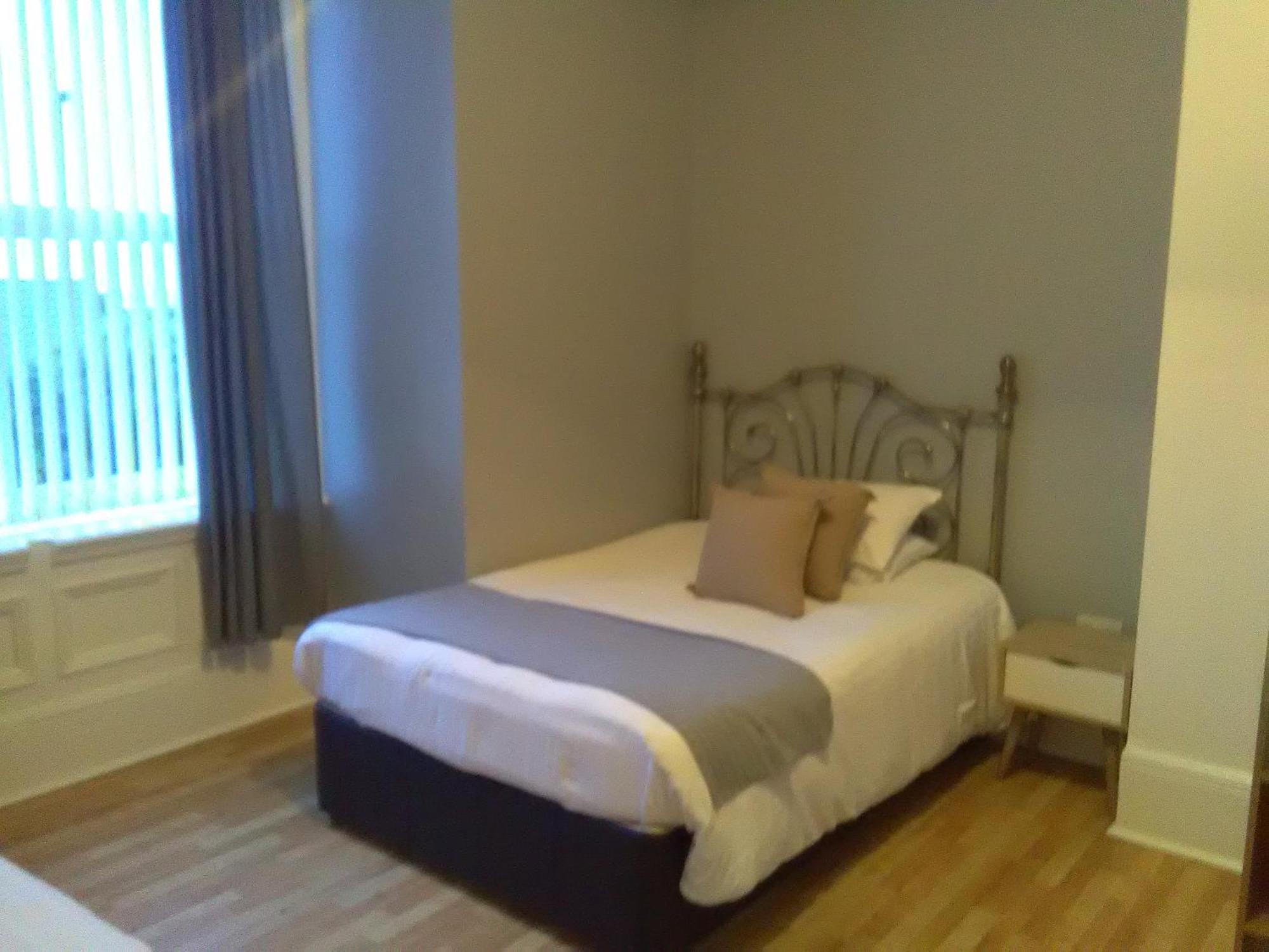 Newcastle West Hotel & Bar Quarto foto