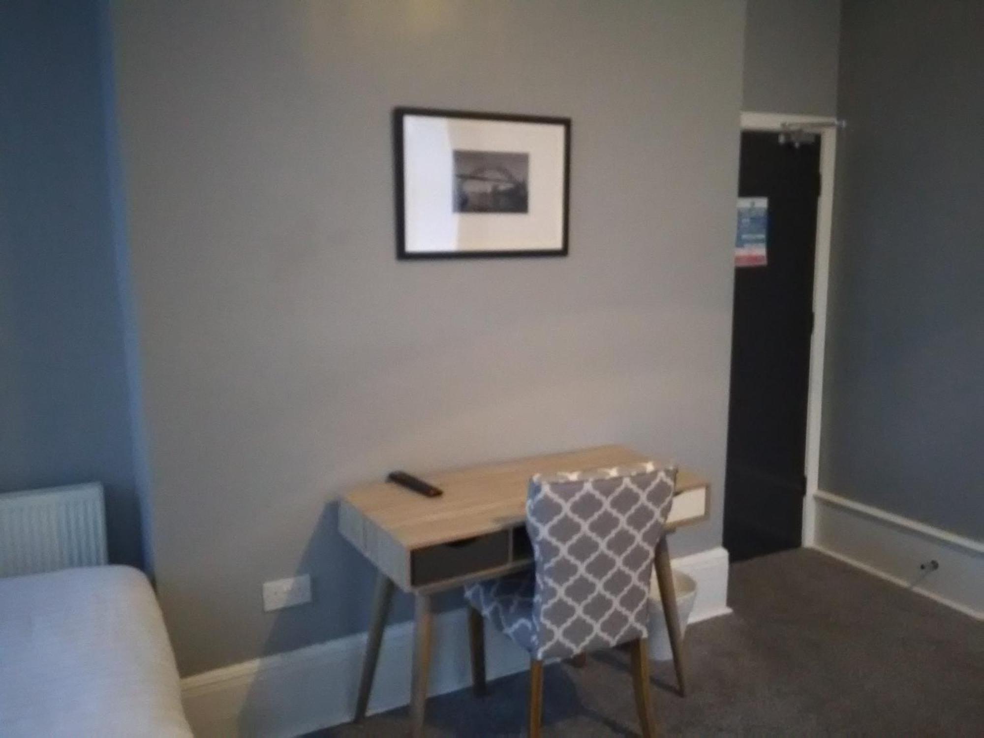 Newcastle West Hotel & Bar Quarto foto