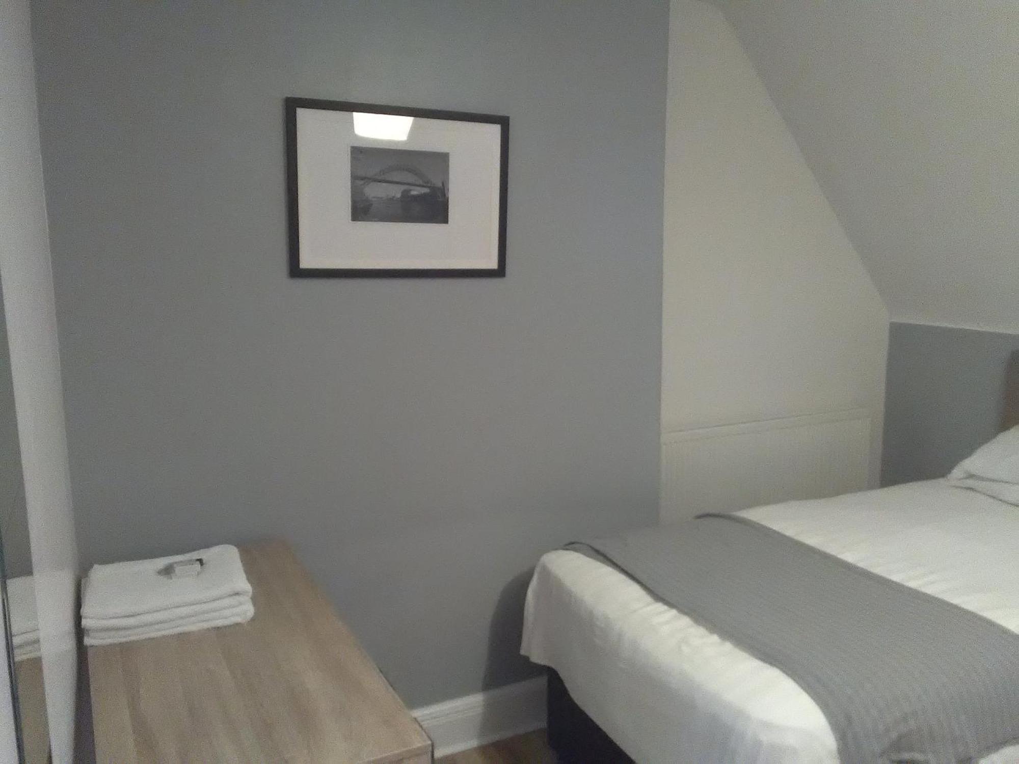 Newcastle West Hotel & Bar Quarto foto