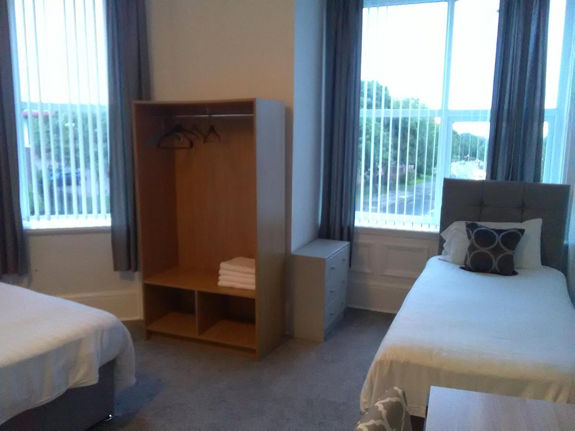 Newcastle West Hotel & Bar Quarto foto