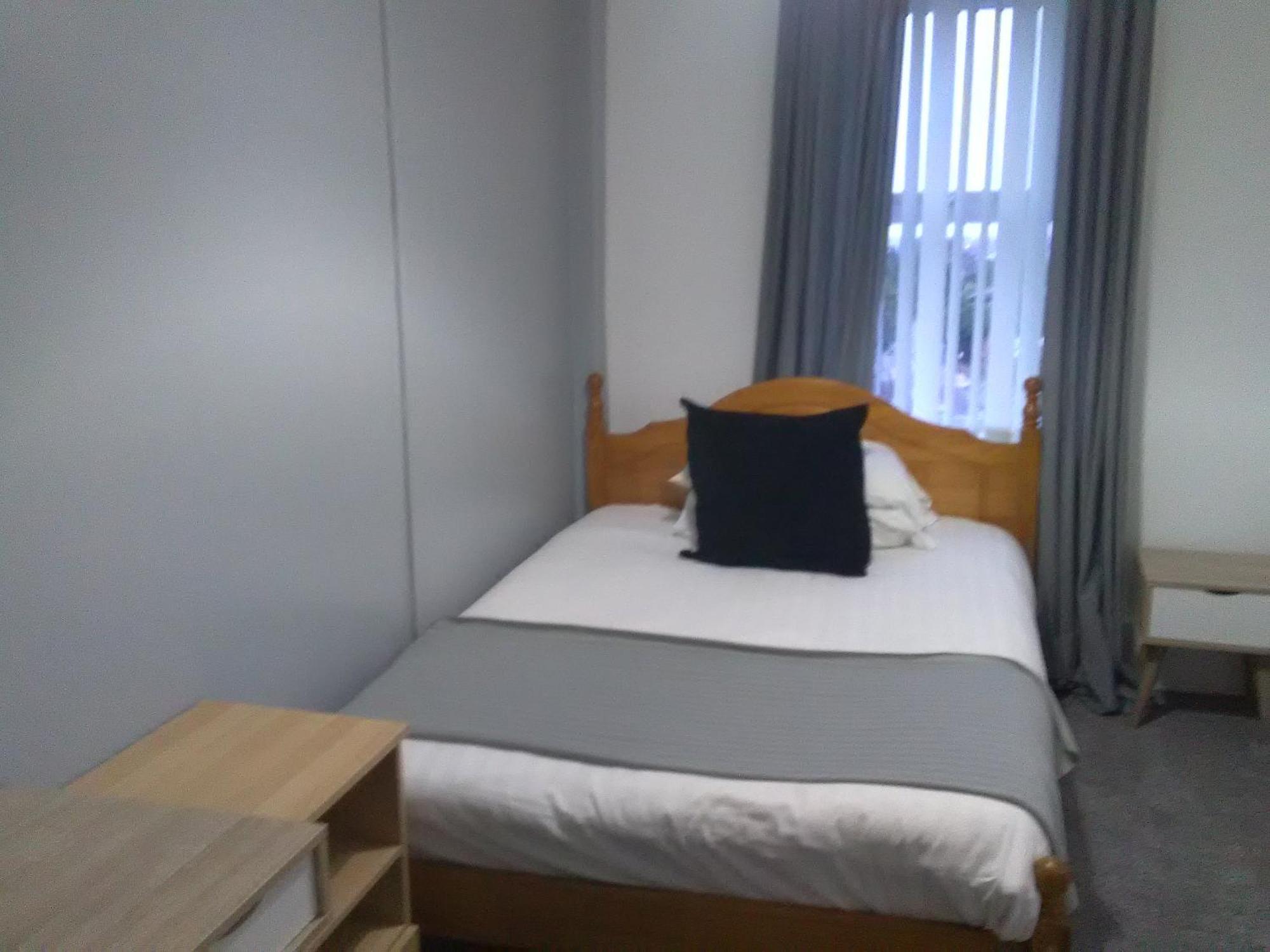 Newcastle West Hotel & Bar Quarto foto