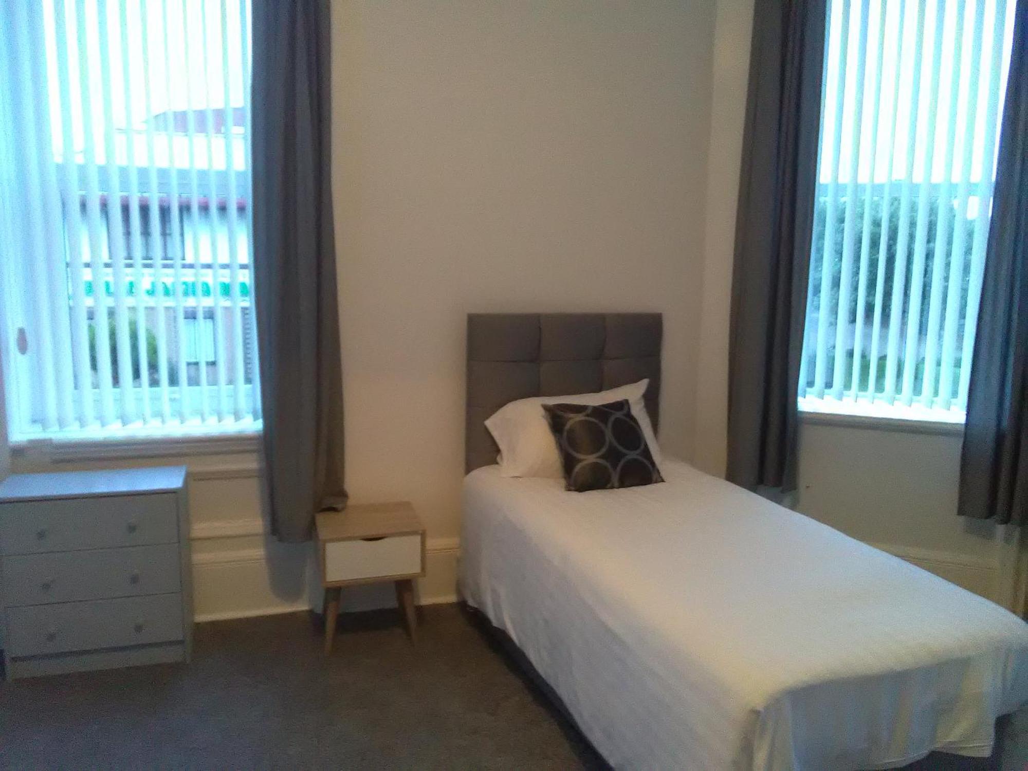 Newcastle West Hotel & Bar Quarto foto